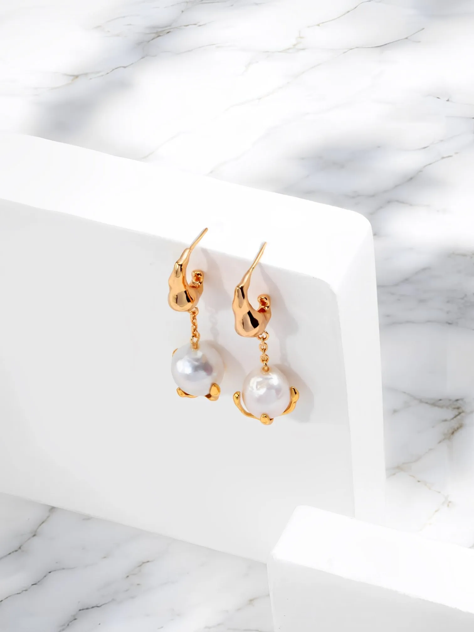 Isabella - Single Dangle Teardrop Pearl Earrings