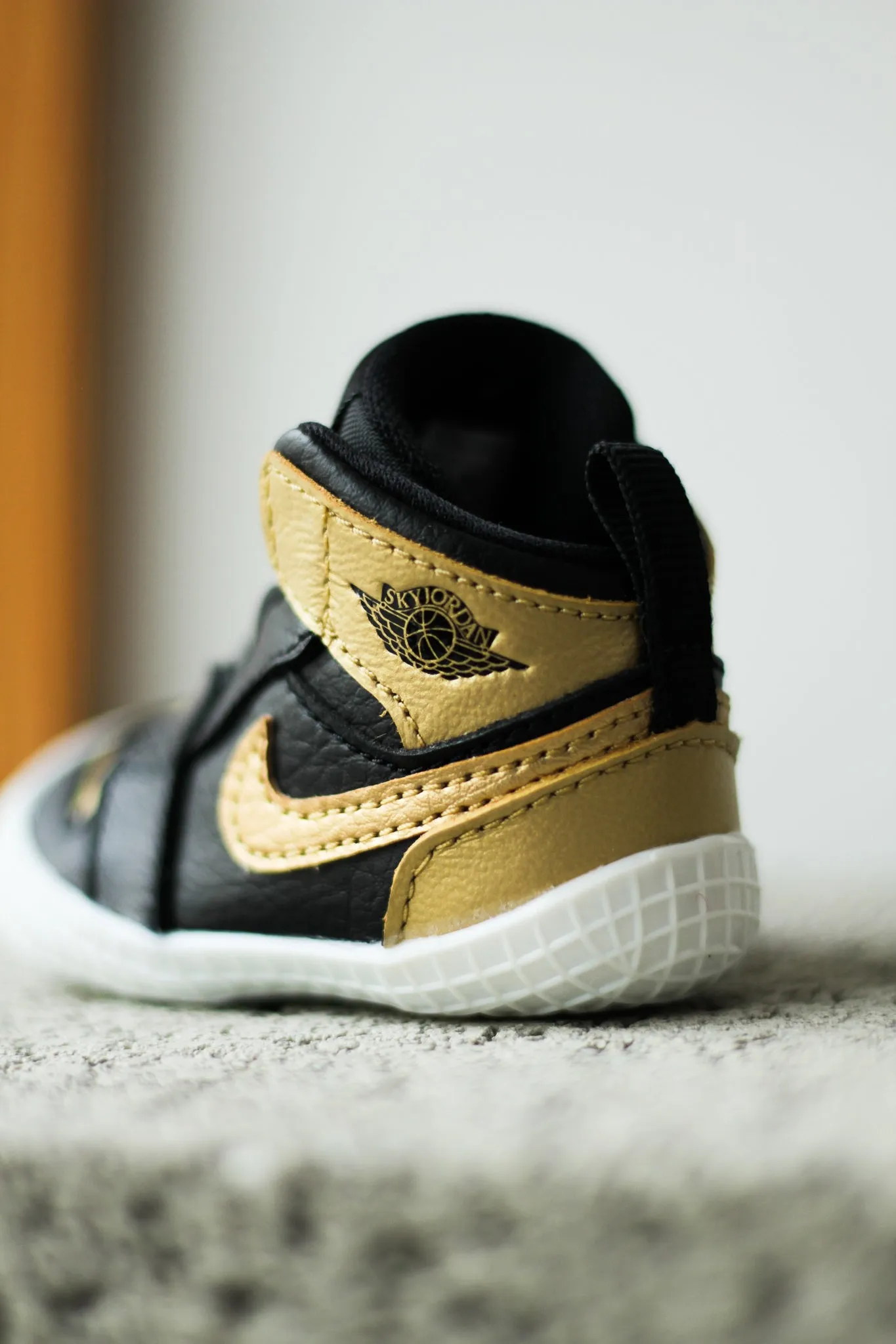 JORDAN 1 BOOTIE (CB) "METALLIC GOLD"